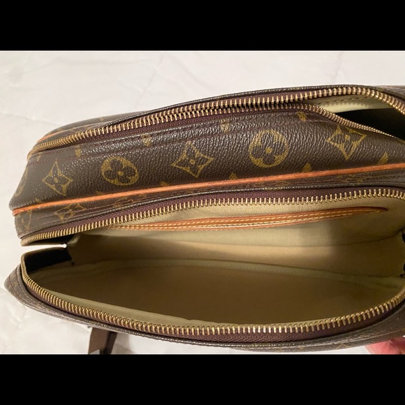 Louis Vuitton Reporter Bag - Picture 3 of 16